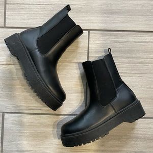 Mia boots size 9 black platform booties like new worn twice